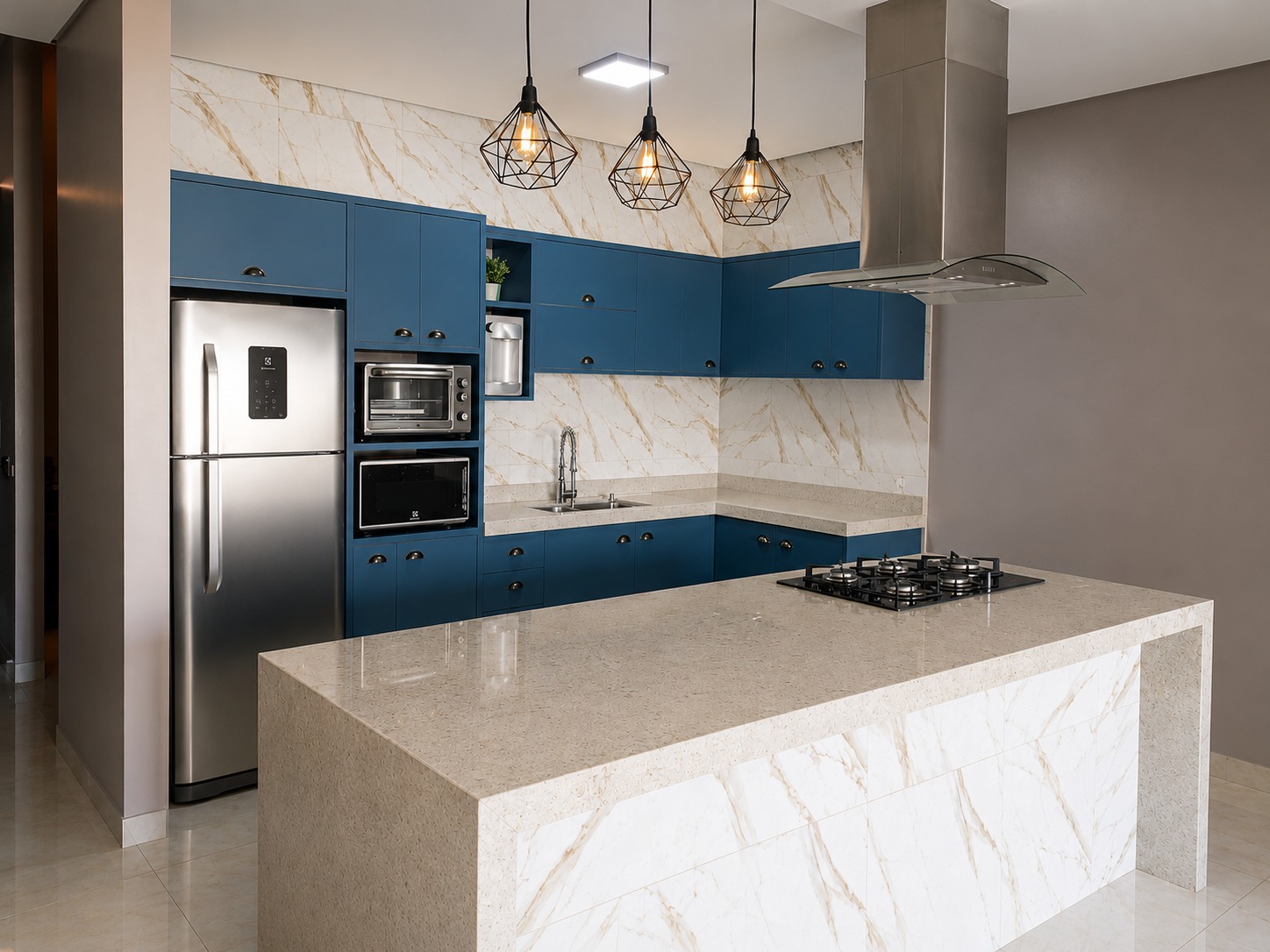 Cozinha planejada em tom azul